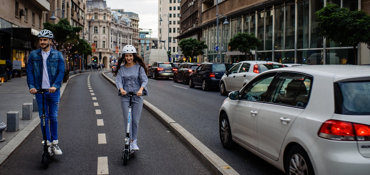 How to Navigate Traffic Safely on an Electric Scooter